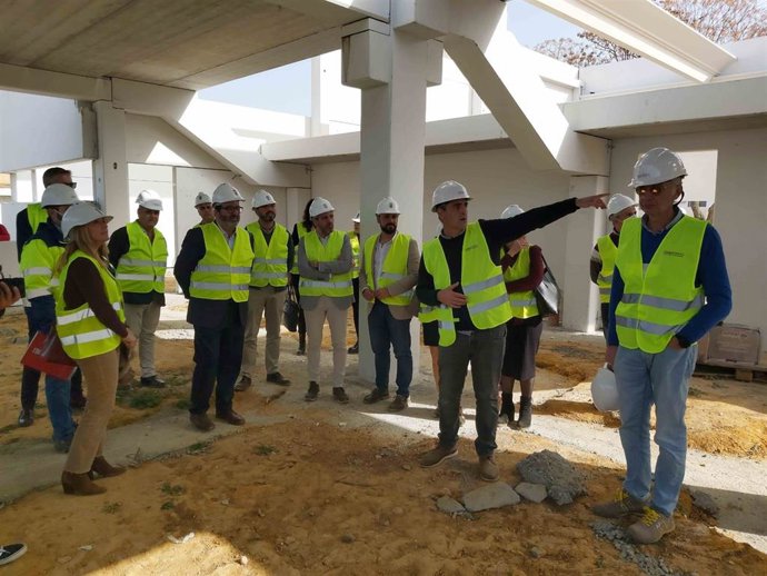 Inicio de las obras de construcción del nuevo pabellón cubierto e instalaciones deportivas de Guadajoz, en Carmona.