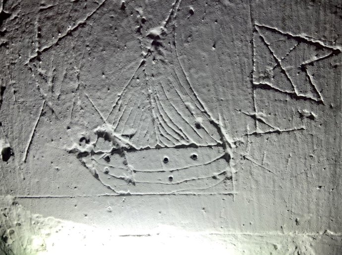 Hallan grafitis del XVIII para pedir la protección de los marineros en la parroquia de Canet d'En Berenguer (Valencia)
