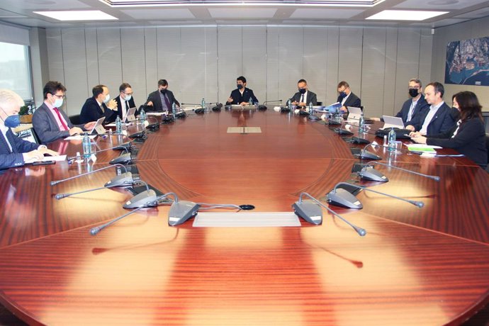 El president del Port de Barcelona, Dami Calvet, en la reunió de treball amb les delegacions dels ports