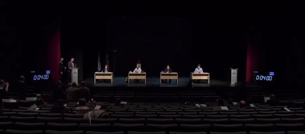 Momento del pleno del Ayuntamiento de Ourense en el que fue expulsado el portavoz del BNG, Luís Seara, en un encontronazo con el alcalde, Gonzalo Pérez Jácome