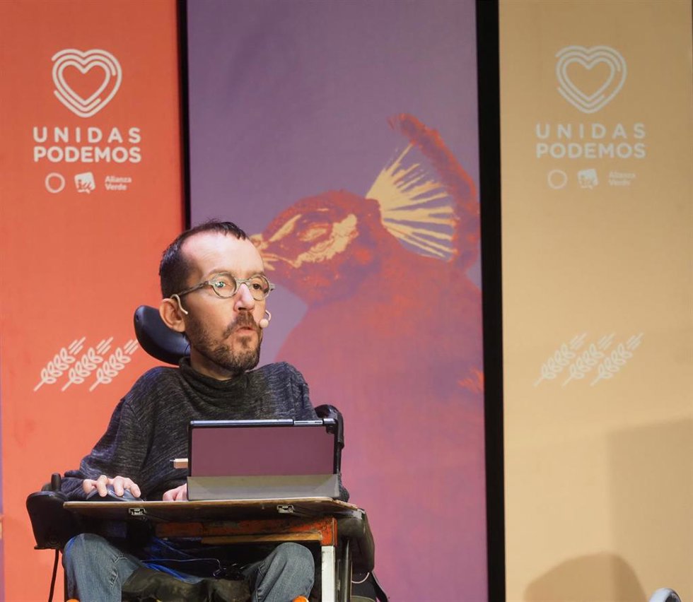 El portavoz de Unidas Podemos en el Congreso de los Diputados, Pablo Echenique, interviene durante un mitin en Valladolid, a 30 de enero de 2022, en Valladolid , Castilla y León, (España). 