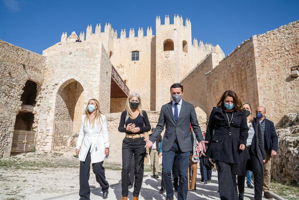 El presidente de Diputación de Almería, Javier Aureliano García, visita con las consejeras de la Junta el Castillo de Vélez-Blanco.