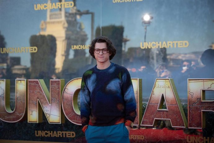 El actor Tom Holland posa en el photocall de la película 'Uncharted', a 7 de febrero de 2022, en Barcelona, Catalunya (España).