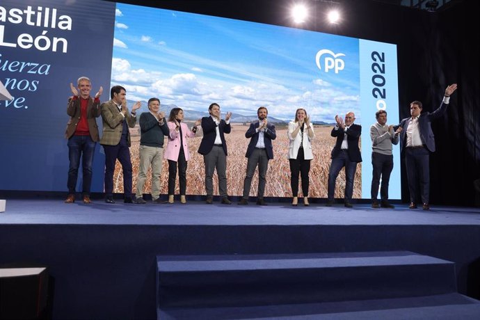 Líderes del PP respaldan a Fernández Mañueco en el acto de cierre de campaña en la Feria de Valladolid.