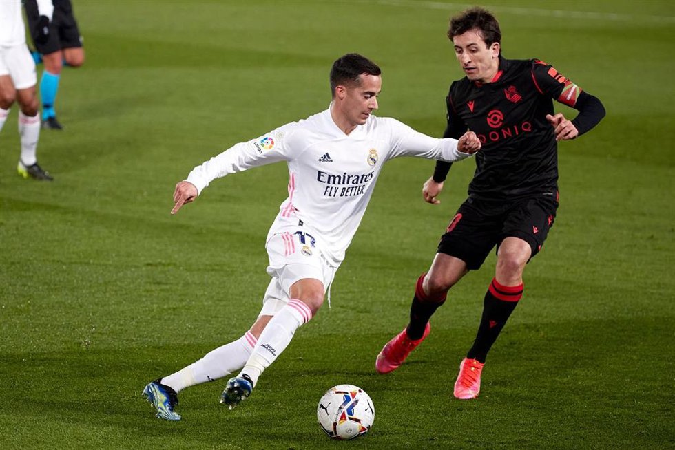 Archivo - Lucas Vázquez y Mikel Oyarzabal