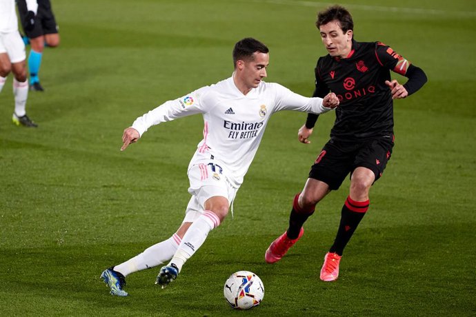 Archivo - Lucas Vázquez y Mikel Oyarzabal