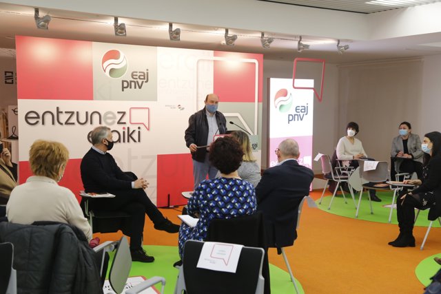 El presidente del PNV interviene ante los principales dirigentes internos e institucionales del partido