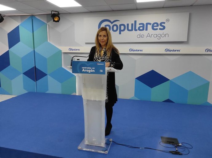 La secretaria general del PP Aragón, Ana Alós, exige la rectificación de modelo de transporte sanitario urgente que "empeora el servicio" en zonas rurales.