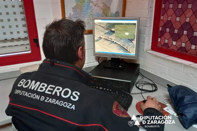 Bomberos de la DPZ participan en la búsqueda de un hombre desaparecido en Sangüesa (Navarra).