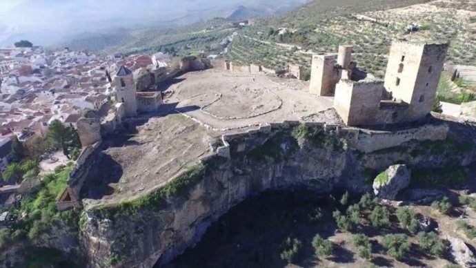 Archivo - Vista áerea del castillo de La Guardia de Jaén.