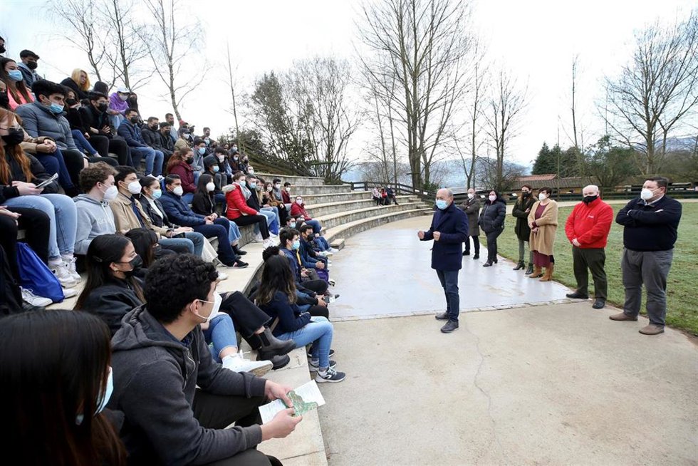 Marcano recibe a los nuevos alumnos internacionales de Uneatlántico en una jornada de convivencia en el Parque de la Naturaleza de Cabárceno.