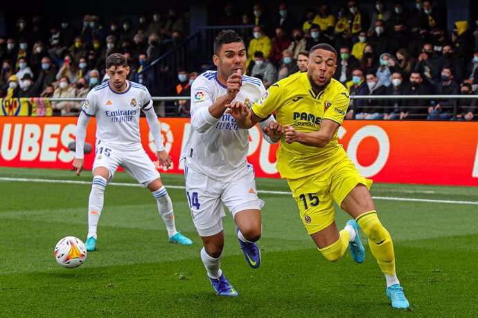 Arnaut Danjuma of Villarreal and Carlos Henrique Casemiro of Real Madrid CF in action during the Santander League match between Villareal CF and Real Madrid at the Ceramica Stadium on February 22, 2022, in Valencia, Spain.