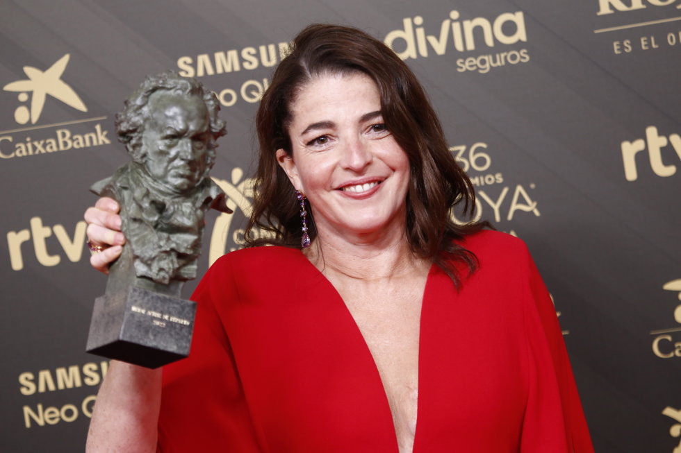 La actriz Nora Navas con su Goya