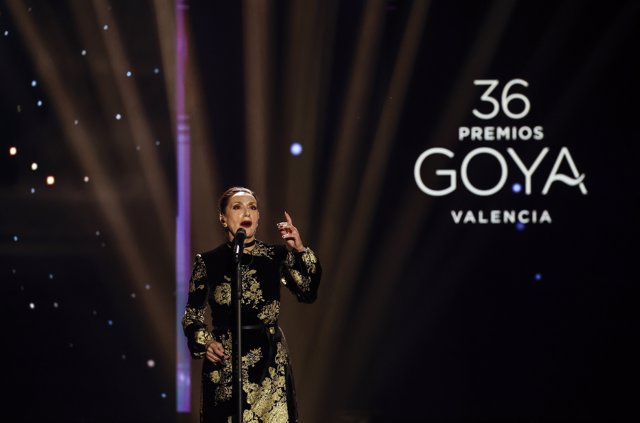 La cantante Luz Casal durante su actuación en la 36ª gala de los Premios Goya, en el Palau de les Arts de Valencia, a 12 de febrero de 2022, en Valencia, Comunidad Valenciana 