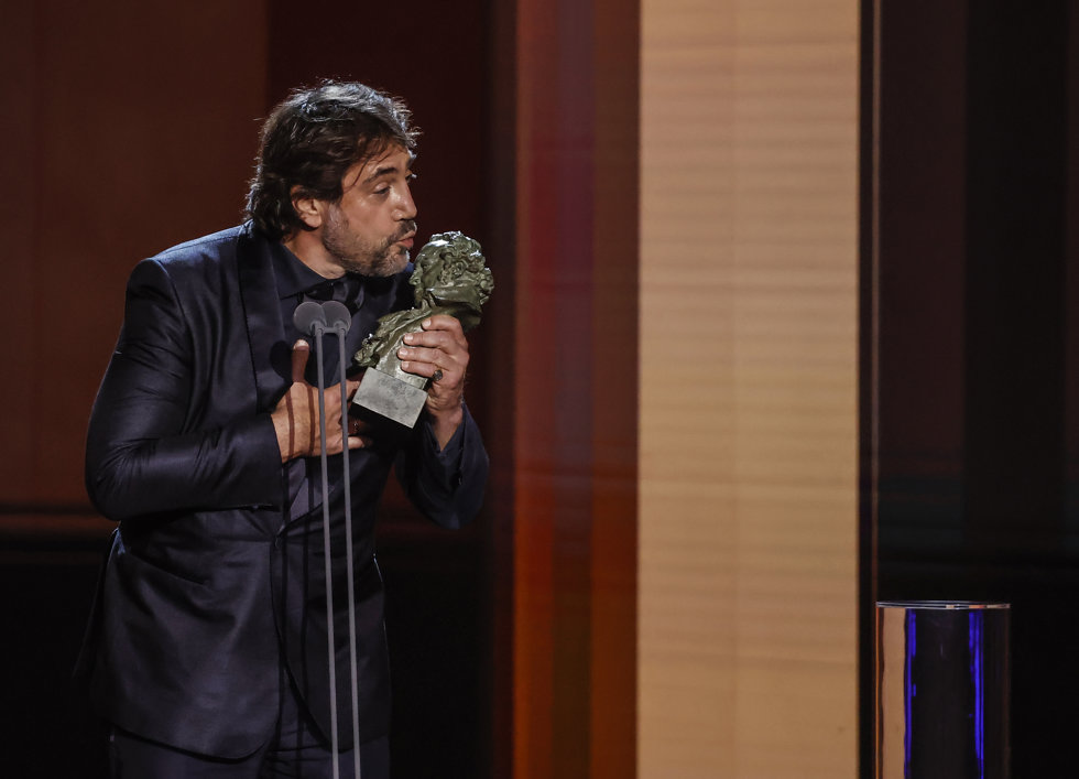 Javier Bardem recibe el Goya a la mejor interpretación en la 36 gala de los Premios Goya, en el Palau de les Arts de Valencia, a 12 de febrero de 2022, en Valencia, Comunidad Valenciana, (España) 