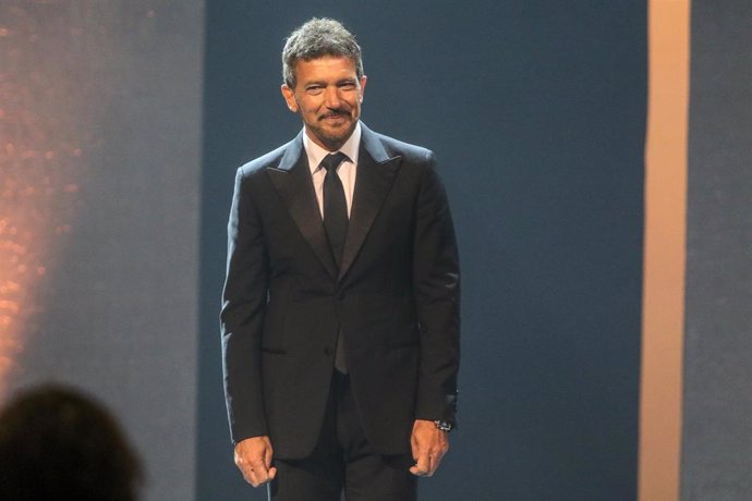 30 January 2022, Spain, Malaga: Spanish actor Antonio Banderas receives the Carmen de Honor Award at the Andalusian Film Academy Gala at the Cervantes Theater. Photo: Lorenzo Carnero/ZUMA Press Wire/dpa