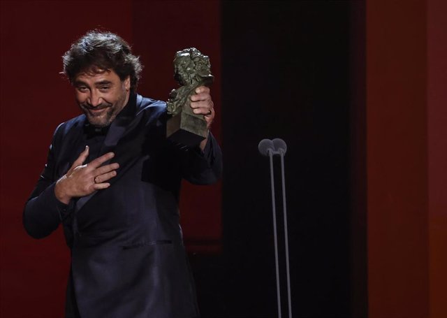 Javier Bardem recibe el Goya a la mejor interpretación en la 36ª gala de los Premios Goya, en el Palau de les Arts de Valencia, a 12 de febrero de 2022, en Valencia, Comunidad Valenciana 