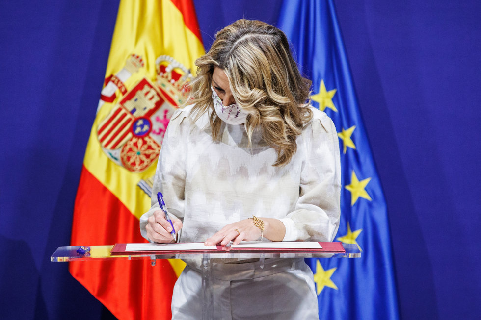 La vicepresidenta segunda del Gobierno y ministra de Trabajo y Economía Social, Yolanda Díaz, en una rueda de prensa tras una reunión con CCOO y UGT