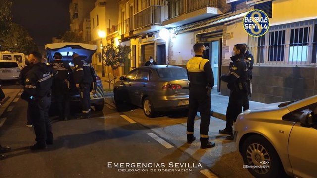 Desalojadas 95 personas de un local de Sevilla que sobrepasaba el aforo máximo permitido