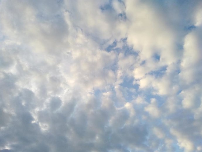 Archivo - Cielos nubosos este jueves en la Comunitat