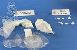 Archivo - Imagen de archivo de dosis de cocaína intervenidas por la Policía Nacional