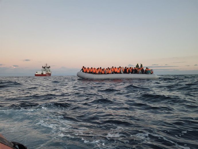 Archivo - Arxivo - L''Ocean Viking' rescata desenes de migrants en el Mediterrani