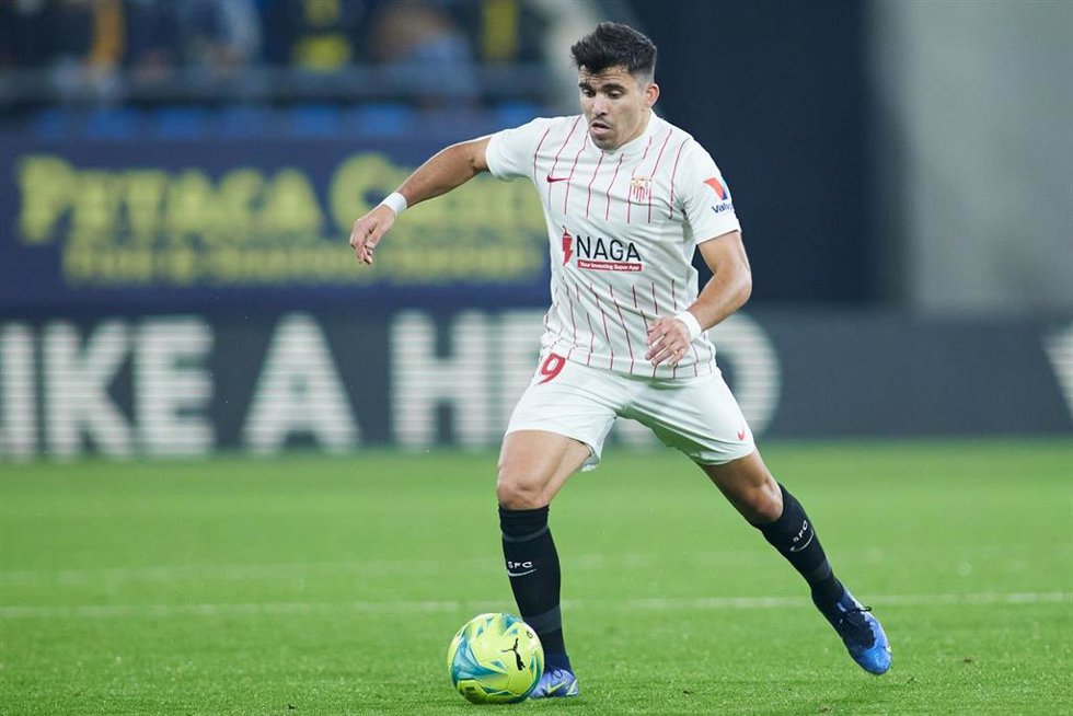Archivo - Marcos Acuña con el Sevilla