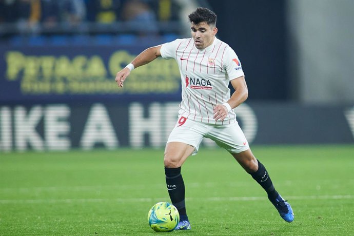 Archivo - Marcos Acuna of Sevilla in action during the spanish league, La Liga Santander, football match played between Cadiz CF and Sevilla FC at Nuevo Mirandilla stadium on January 3, 2022, in Cadiz, Spain.