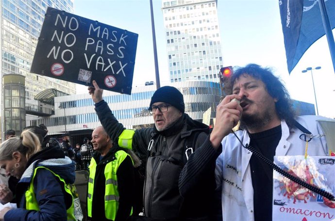 Manifestaciones contra las restricciones sanitarias en París