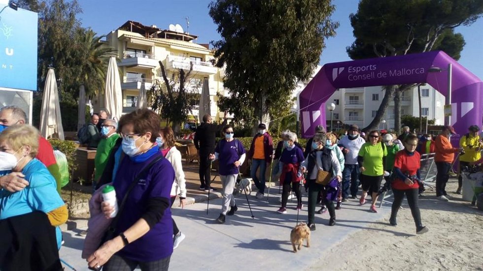 Unas 250 personas han participado este domingo en la marcha 'Respira-Net'