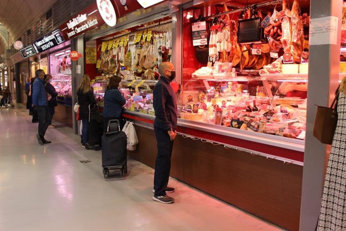 Ayuntamiento destaca su compromiso con las lonjas municipales con la ampliación de la plantilla de seguridad