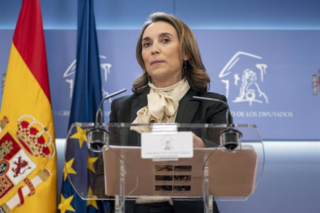 La portavoz del PP en el Congreso, Cuca Gamarra, en una rueda de prensa durante una sesión plenaria extraordinaria en el Congreso de los Diputados, a 25 de enero de 2022, en Madrid (España).
