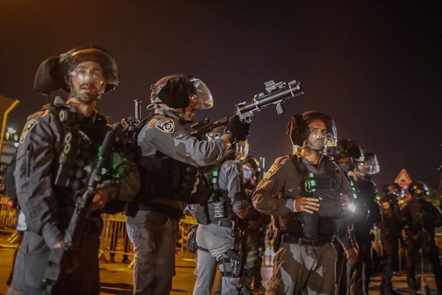 Archivo - Miembros de las fuerzas de seguridad de Israel durante una protesta contra las órdenes de desalojo de Sheij Jarrá, en Jerusalén Este