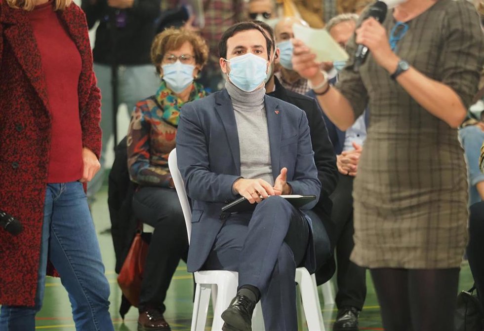 El coordinador federal de IU y ministro de Consumo, Alberto Garzón, participa en el polideportivo del barrio de La Victoria en el cierre de campaña para las elecciones regionales del 13F, a 11 de febrero de 2022, en Valladolid, Castilla y León (España). 