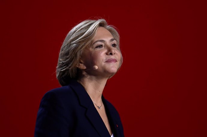 13 February 2022, France, Paris: French conservative party Les Republicains (LR) presidential candidate Valerie Pecresse makes a speech during a meeting at Zenith Paris - La Villette Photo: Julien Mattia/Le Pictorium Agency via ZUMA/dpa