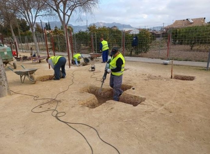 El jardín del centro cultural de El Raal contará con una nueva zona de calistenia