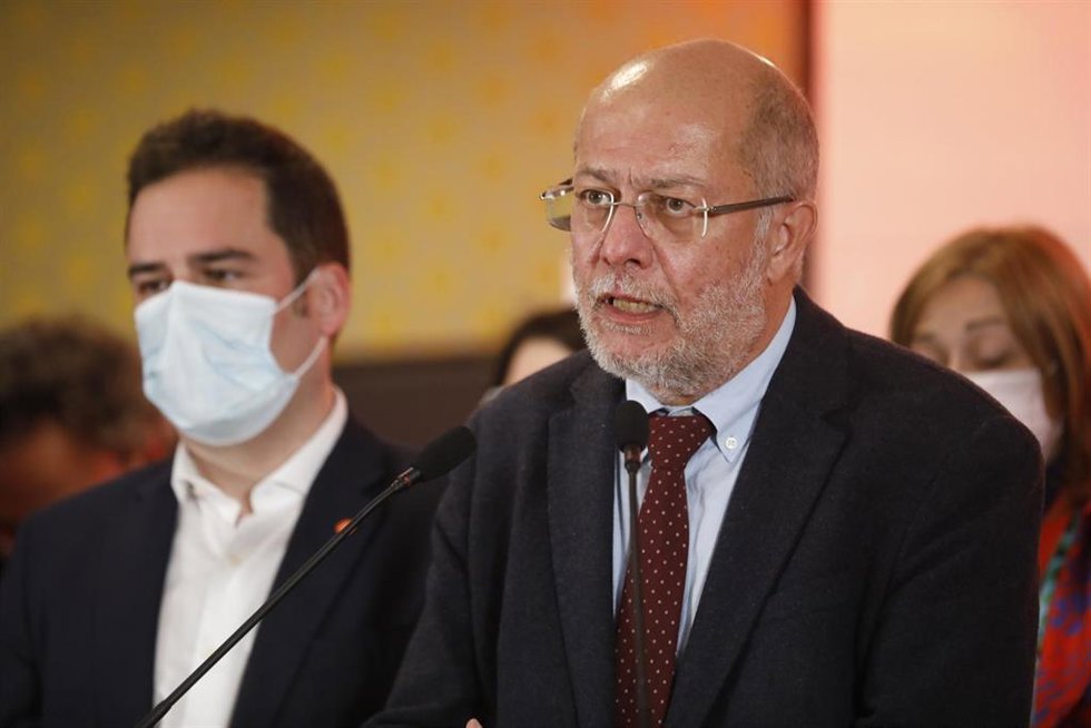 El candidato de Ciudadanos a la Presidencia de la Junta de Castilla y León, Francisco Igea, valora los resultados obtenidos por su formación en los comicios para Castilla y León durante la noche electoral, a 13 de febrero de 2022, en Valladolid.