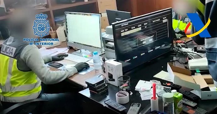 Cae una banda internacional que vendía decodificadores para distribuir contenidos audiovisuales ilegalmente