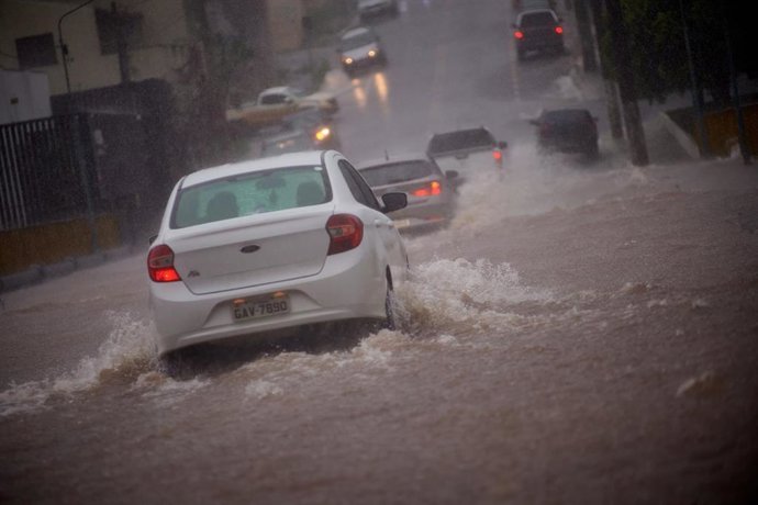 10 February 2022, Brazil, Franca: Cars drive through flooded street after a heavy rains in Franca. Photo: Igor Do Vale/ZUMA Press Wire/dpa