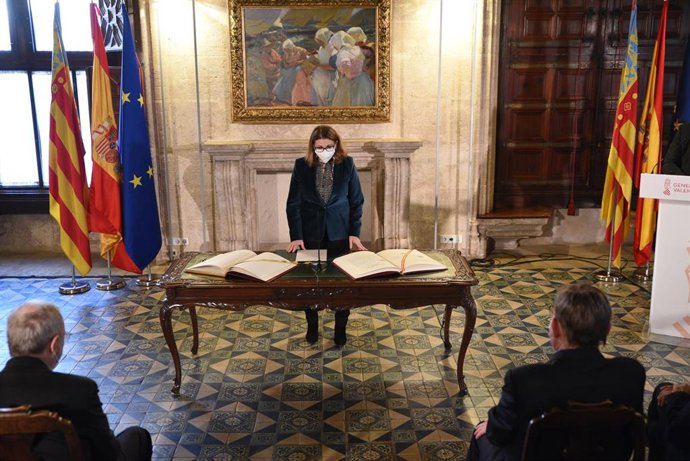 La ex consellera de Agricultura Elena Cebrián toma posesión como secretaria autonómica de Cohesión Territorial y Políticas contra el Despoblamiento, en el Palau de la Generalitat, a 14 de febrero de 2022, en Valncia
