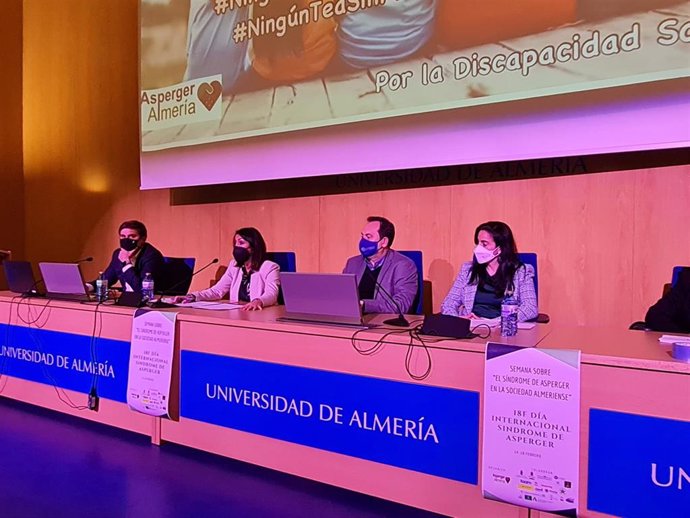 Marta Bosquet (Cs) en la inauguración de la Semana del Asperger en la UAL