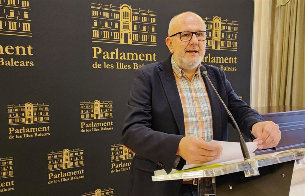 El portavoz parlamentario de MÉS per Mallorca, Miquel Ensenyat, en una rueda de prensa.