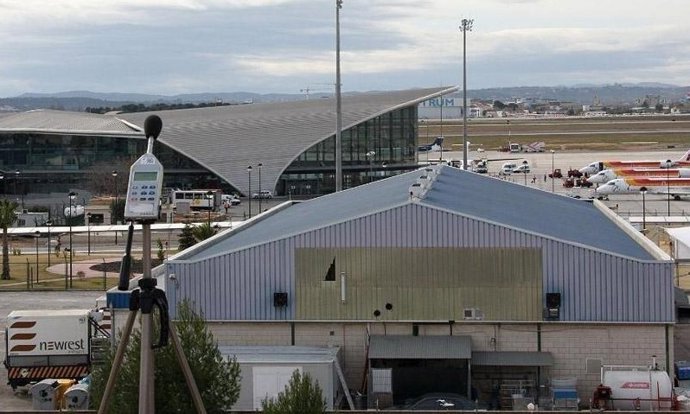 Archivo - Imagen de archivo del aeropuerto de Valencia, en Manises.