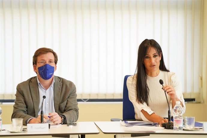 El alcalde de Madrid, José Luis Martínez-Almeida, y la vicealcaldesa de la capital, Begoña Villacís