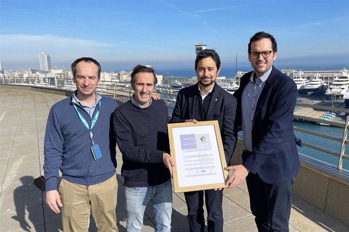 El presidente del Puerto de Barcelona, Dami Calvet, recibe la certificación Port Environmental Review System de la Espo