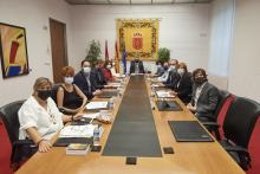 Mesa y Junta de Portavoces del Parlamento foral.