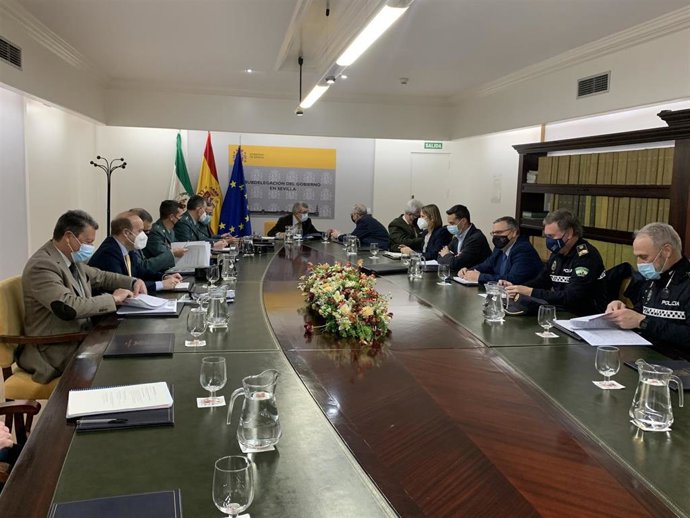 Reunión de coordinación de las actuaciones en materia de seguridad ciudadana, tráfico y protección civil, con el objetivo de diseñar las líneas del plan para el tránsito de las hermandades de El Rocío por la provincia.
