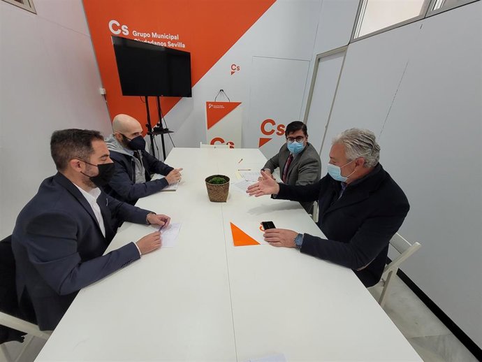 Reunión de Pimentel con responsables de la asociación Legado Expo 92