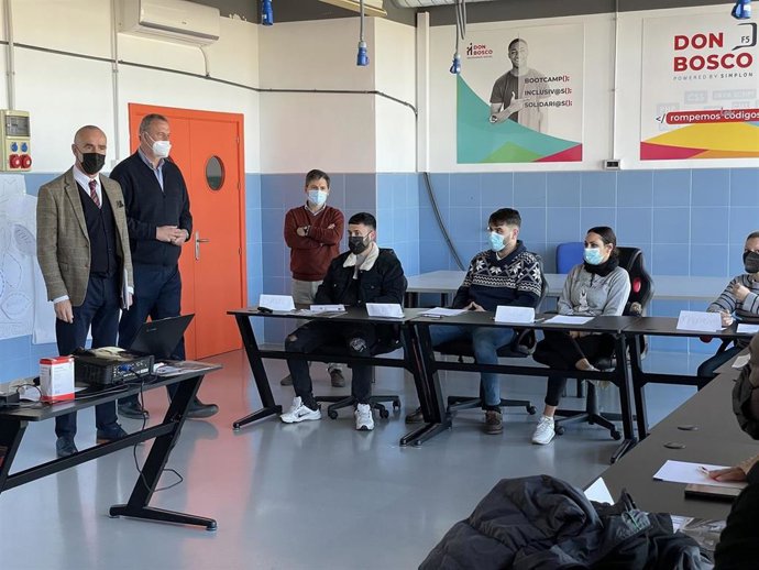 Muñóz y Bretón visitan la Fundación Don Bosco en el Polígono Sur.