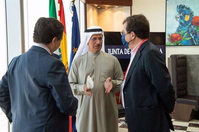 El presidente de la Junta visita Dubai